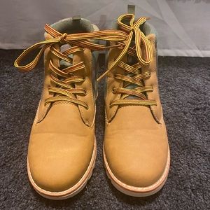 Youth boots Size 2 worn once